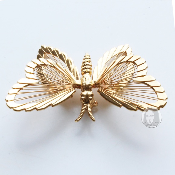 Vintage Butterfly Brooch Pin Gold Metal Figural Dimensional by Monet 1980s - Picture 7 of 10